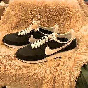 Nike waffle trainer shoe mens 8.5